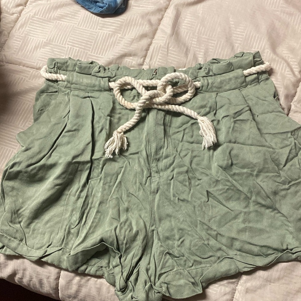 Forever 21 Paper Bag Shorts with black Forevrr 21 short sleeve.